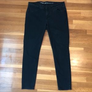 Black Old Navy Super Skinny Midrise Jean Reg14